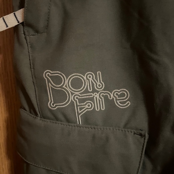 Waterproof snowboarding pants, used only a few times. - Picture 7 of 9